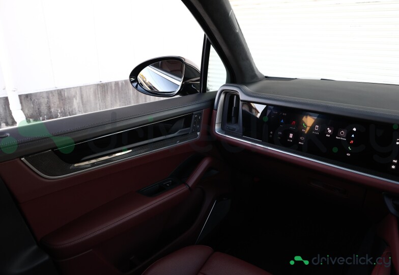 Porsche Cayenne Black