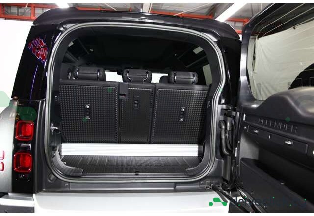 Land Rover Defender Grey