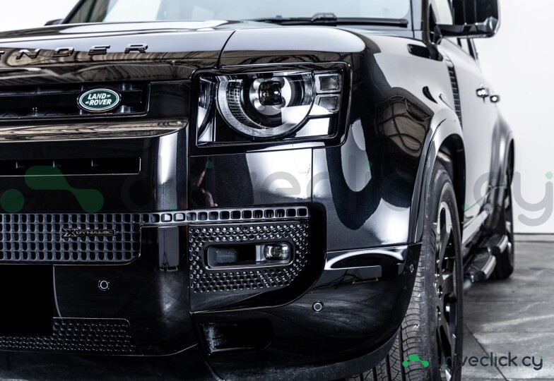 Land Rover Defender Black