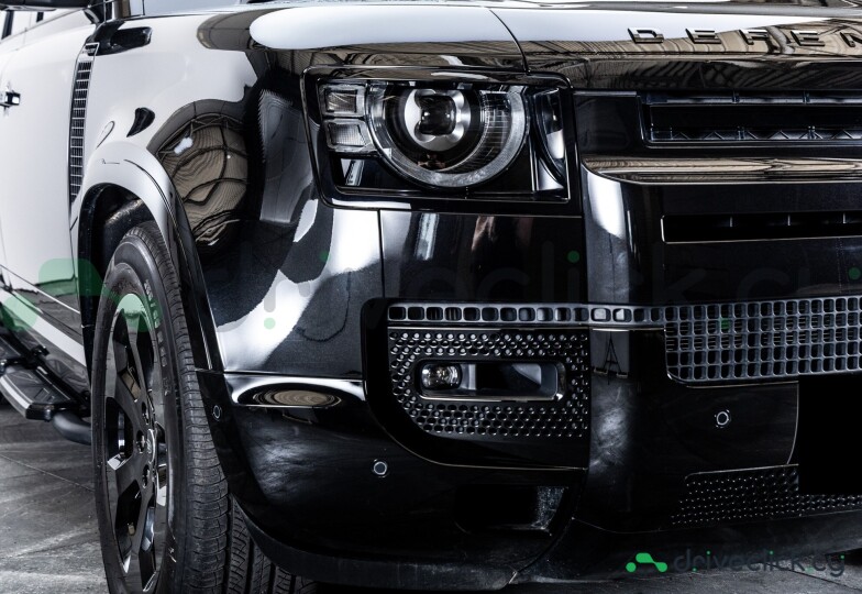 Land Rover Defender Black