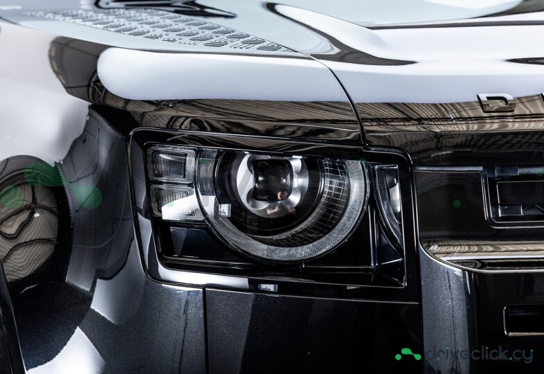 Land Rover Defender Black
