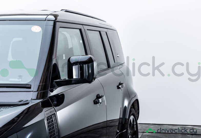 Land Rover Defender Black