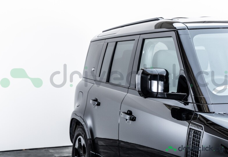 Land Rover Defender Black