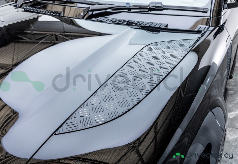 Land Rover Defender Black