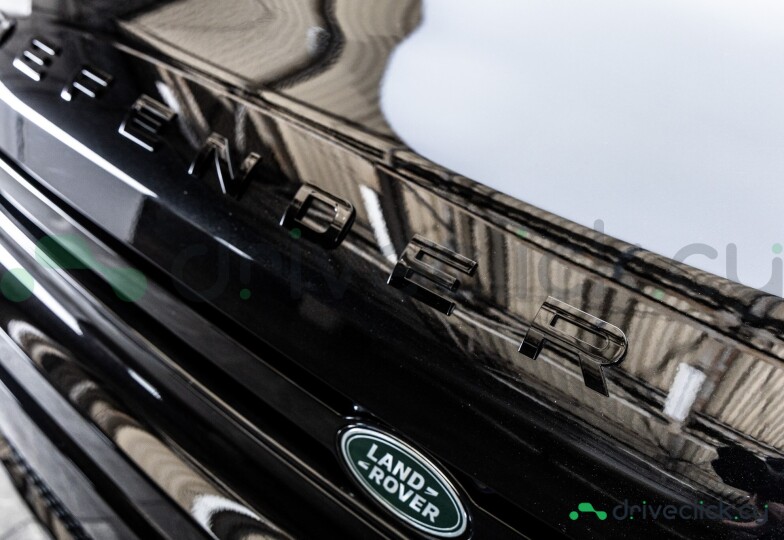 Land Rover Defender Black