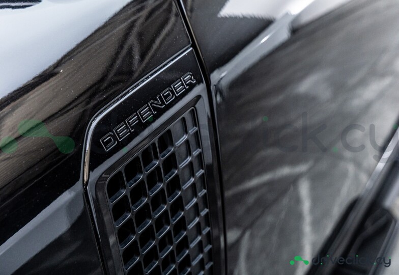 Land Rover Defender Black