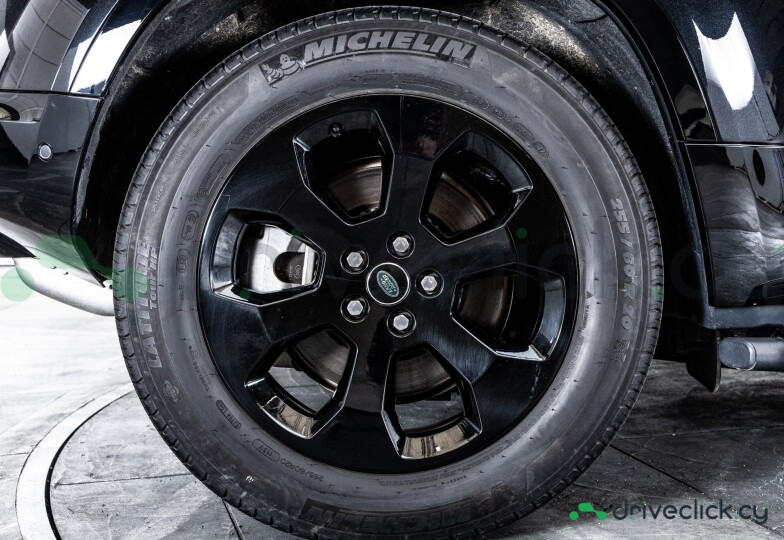 Land Rover Defender Black