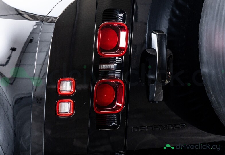 Land Rover Defender Black