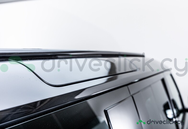 Land Rover Defender Black