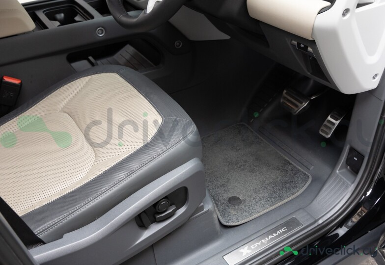 Land Rover Defender Black