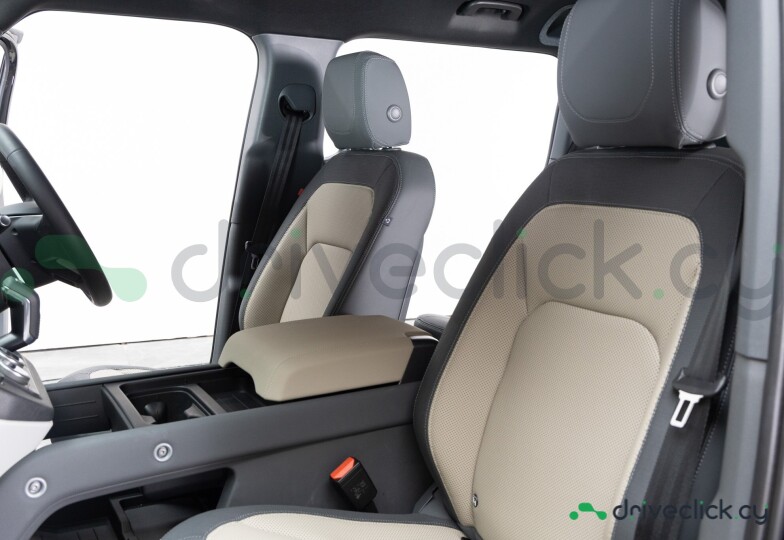 Land Rover Defender Black