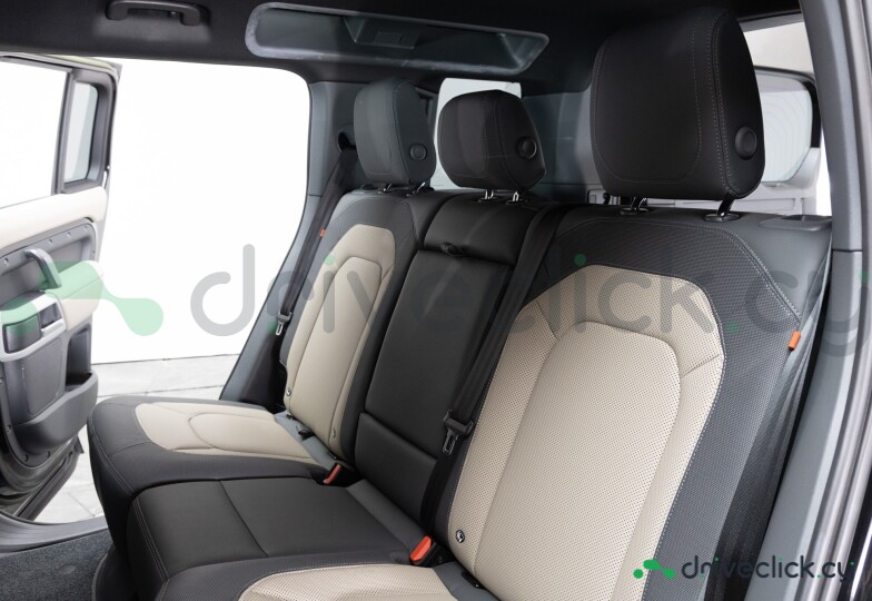 Land Rover Defender Black