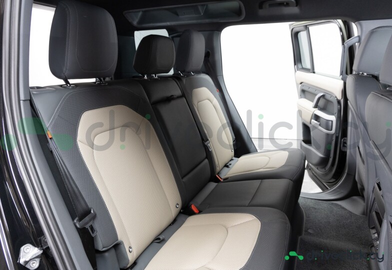 Land Rover Defender Black