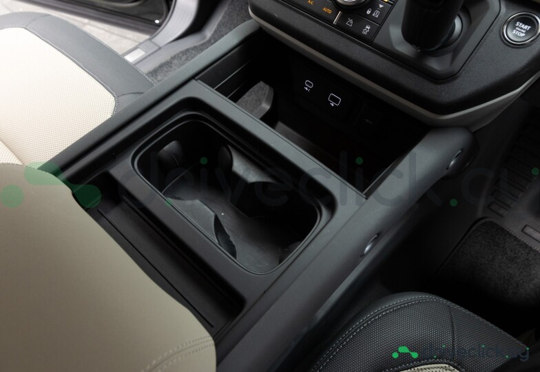Land Rover Defender Black