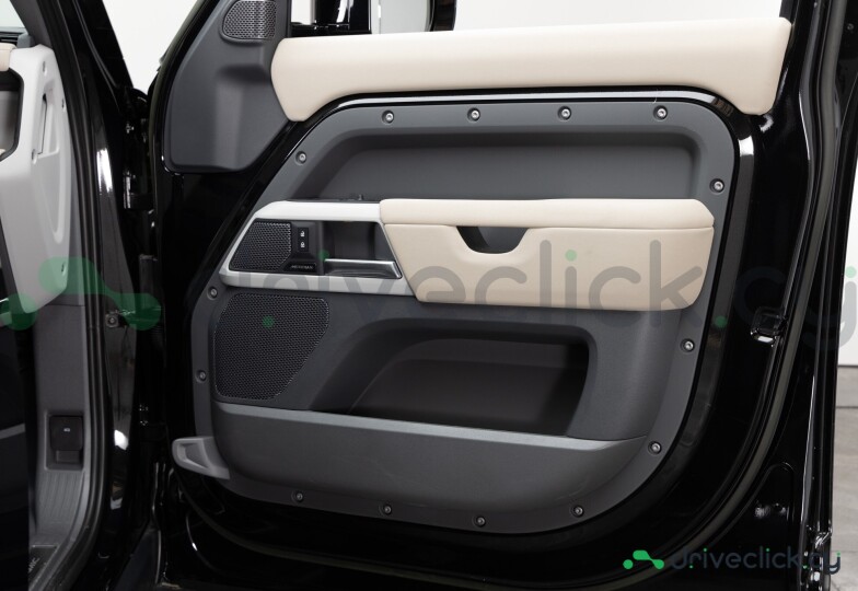 Land Rover Defender Black
