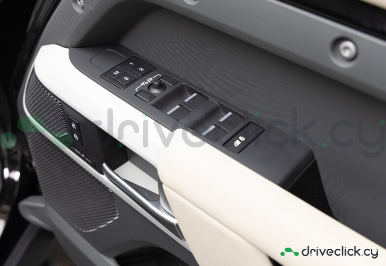 Land Rover Defender Black