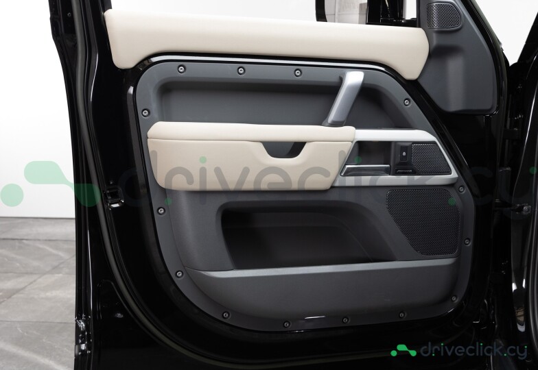 Land Rover Defender Black