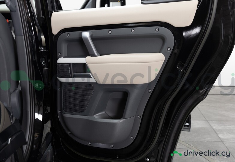 Land Rover Defender Black