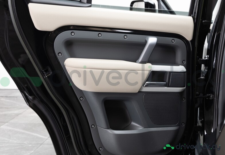 Land Rover Defender Black