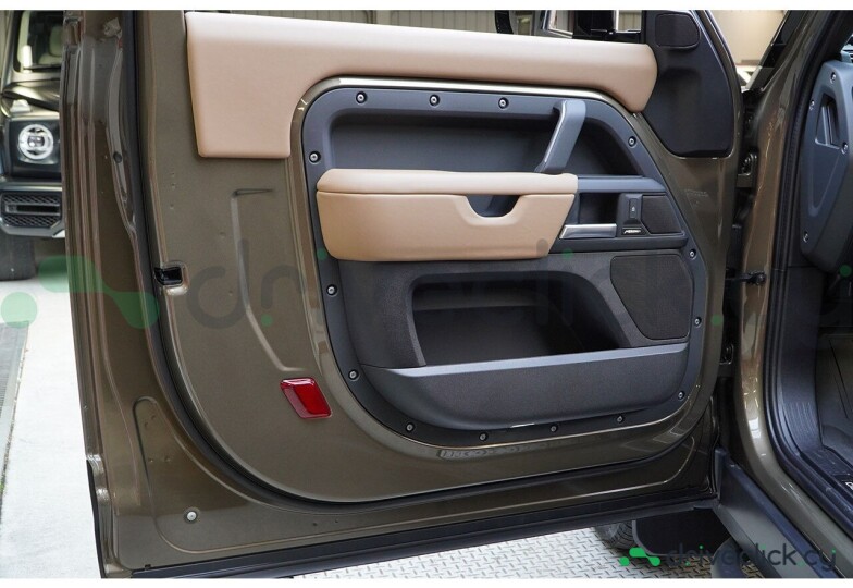 Land Rover Defender Gold