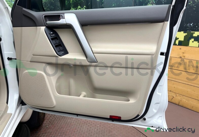 Toyota Land Cruiser Prado White