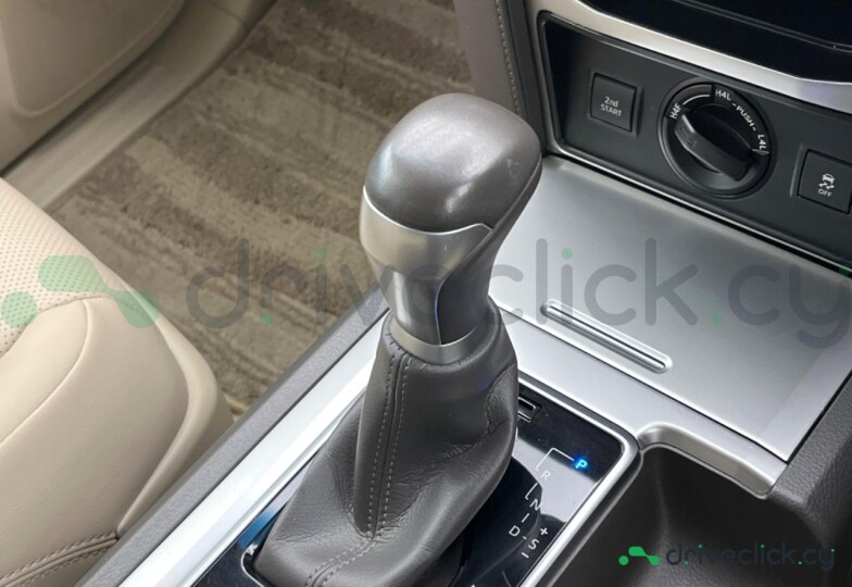 Toyota Land Cruiser Prado White