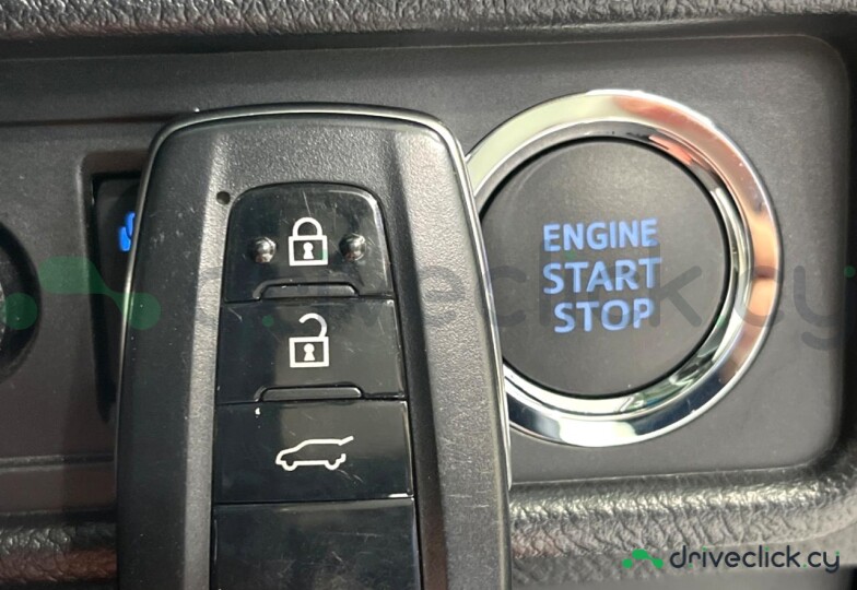 Toyota Land Cruiser Prado Белый