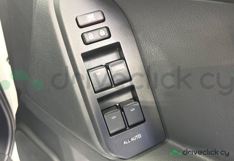Toyota Land Cruiser Prado Белый