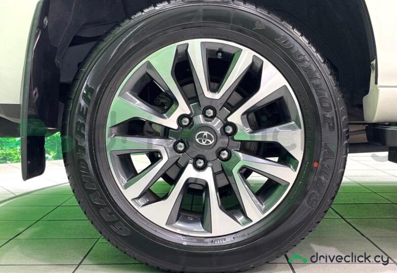 Toyota Land Cruiser Prado Белый