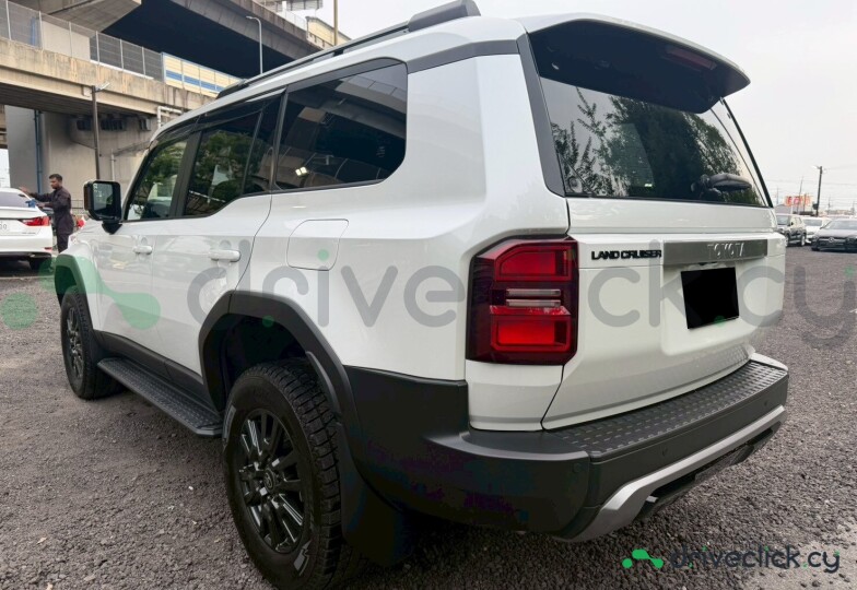 Toyota Land Cruiser 250 White
