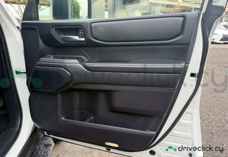 Toyota Land Cruiser 250 White