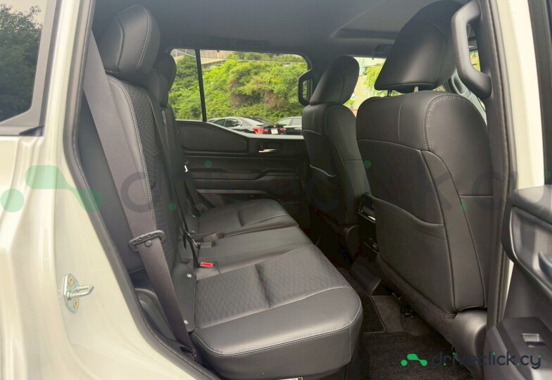 Toyota Land Cruiser 250 White