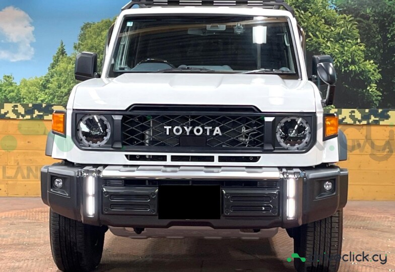 Toyota Land Cruiser White