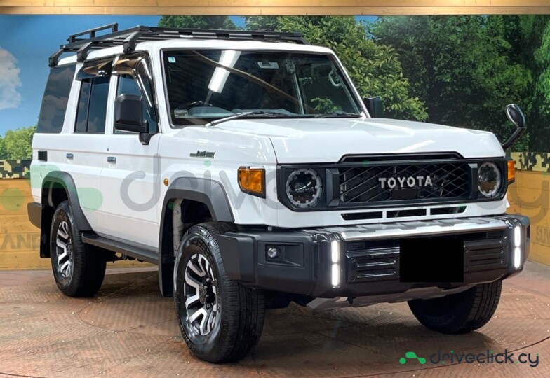 Toyota Land Cruiser White