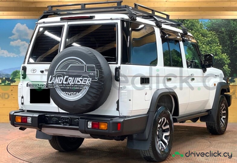 Toyota Land Cruiser White
