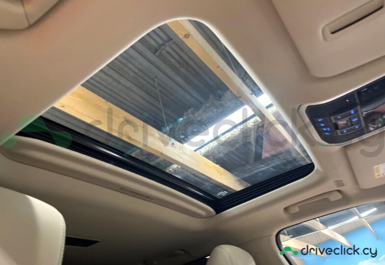 Toyota Land Cruiser 300 White