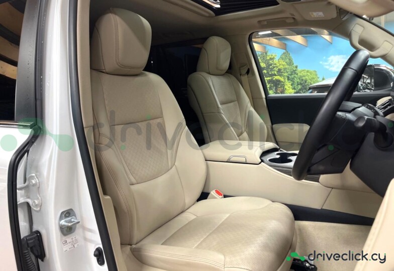 Toyota Land Cruiser 300 White