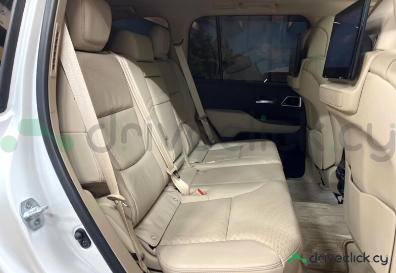 Toyota Land Cruiser 300 White