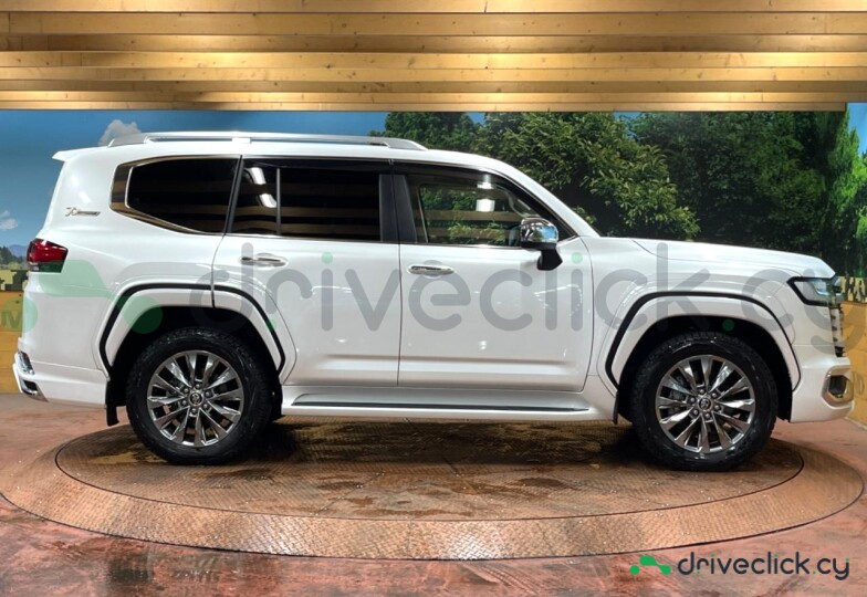 Toyota Land Cruiser 300 White