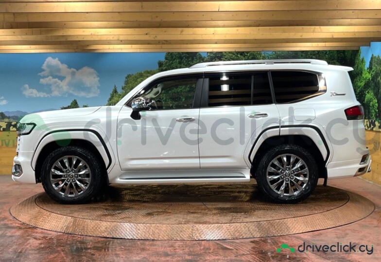 Toyota Land Cruiser 300 White