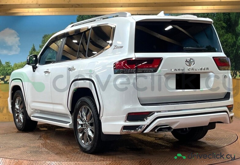 Toyota Land Cruiser 300 White