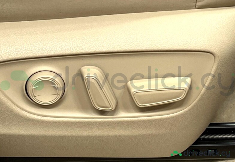Toyota Land Cruiser 300 White
