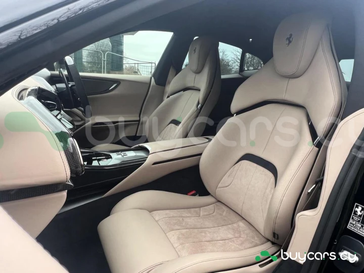 Ferrari Purosangue Черный