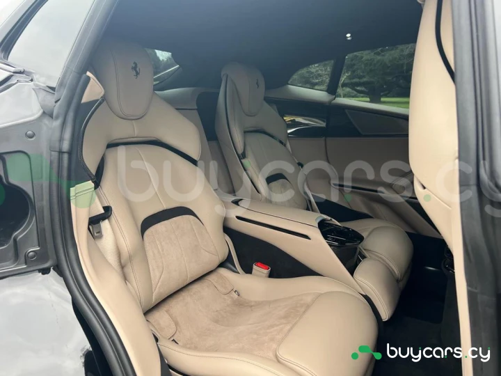 Ferrari Purosangue Черный