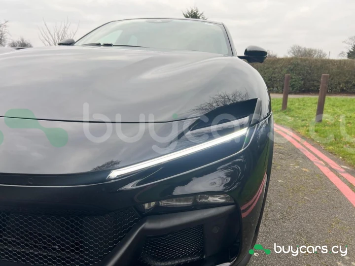 Ferrari Purosangue Черный