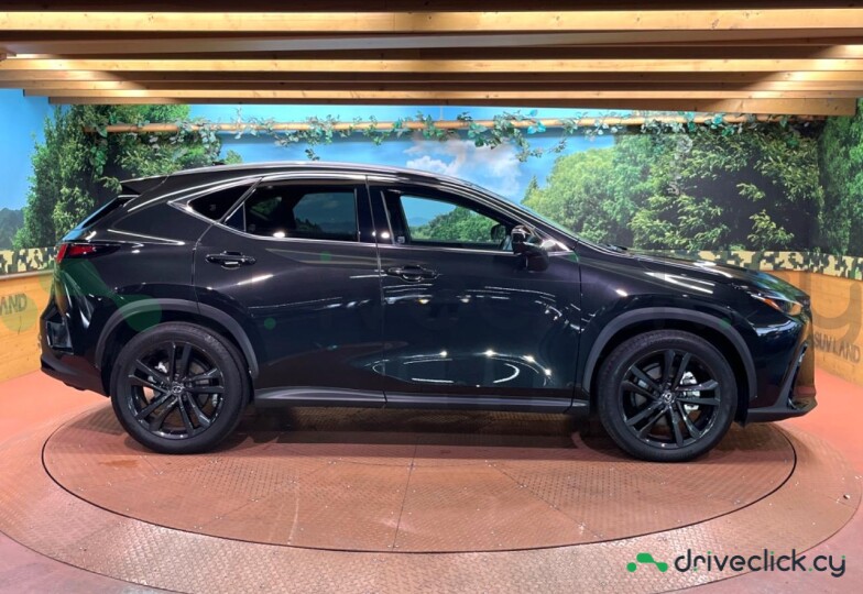 Lexus NX Черный