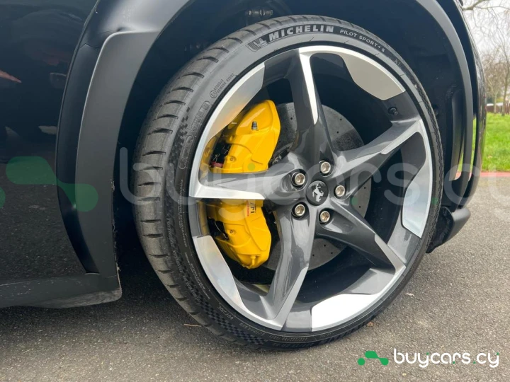 Ferrari Purosangue Черный