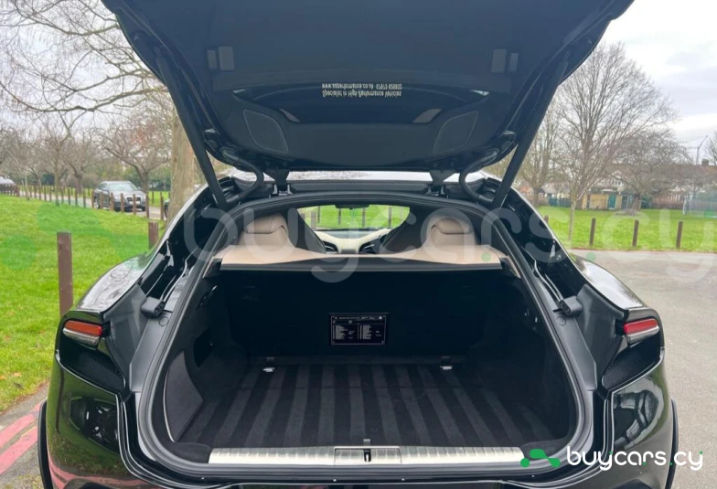 Ferrari Purosangue Черный