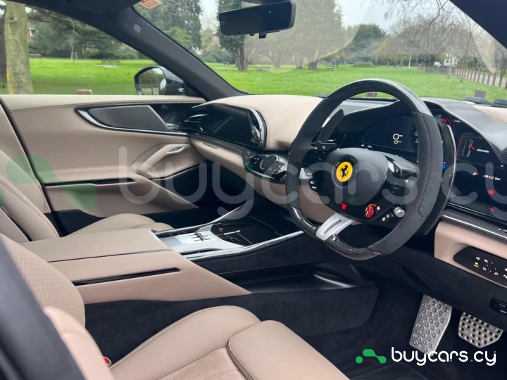 Ferrari Purosangue Черный