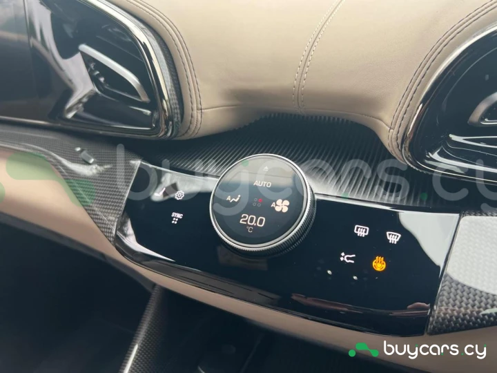 Ferrari Purosangue Черный